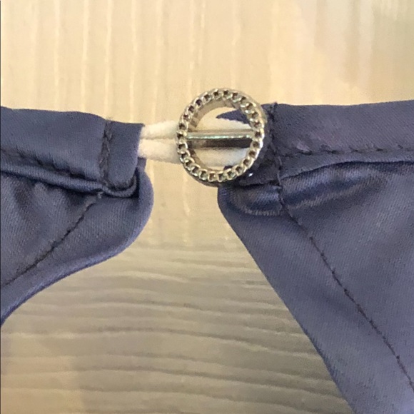 Cropped tie back blouse in a size medium. - Picture 12 of 13